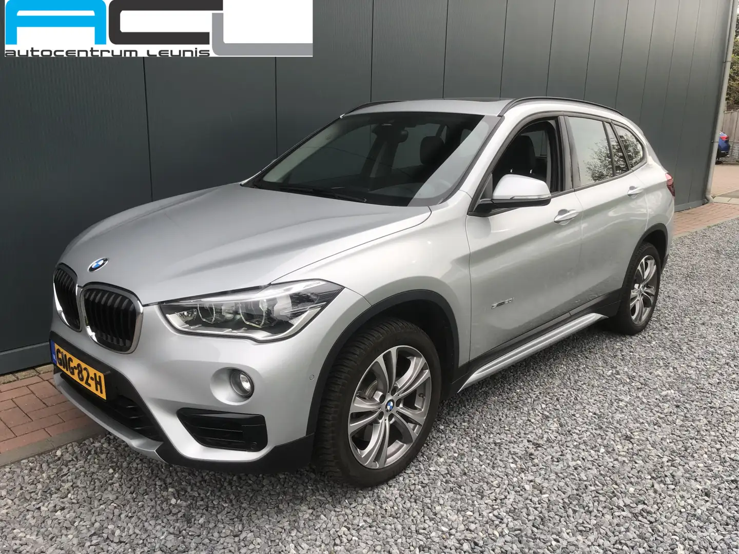 BMW X1 s-Drive 2.0i Automaat High Executive Gris - 1
