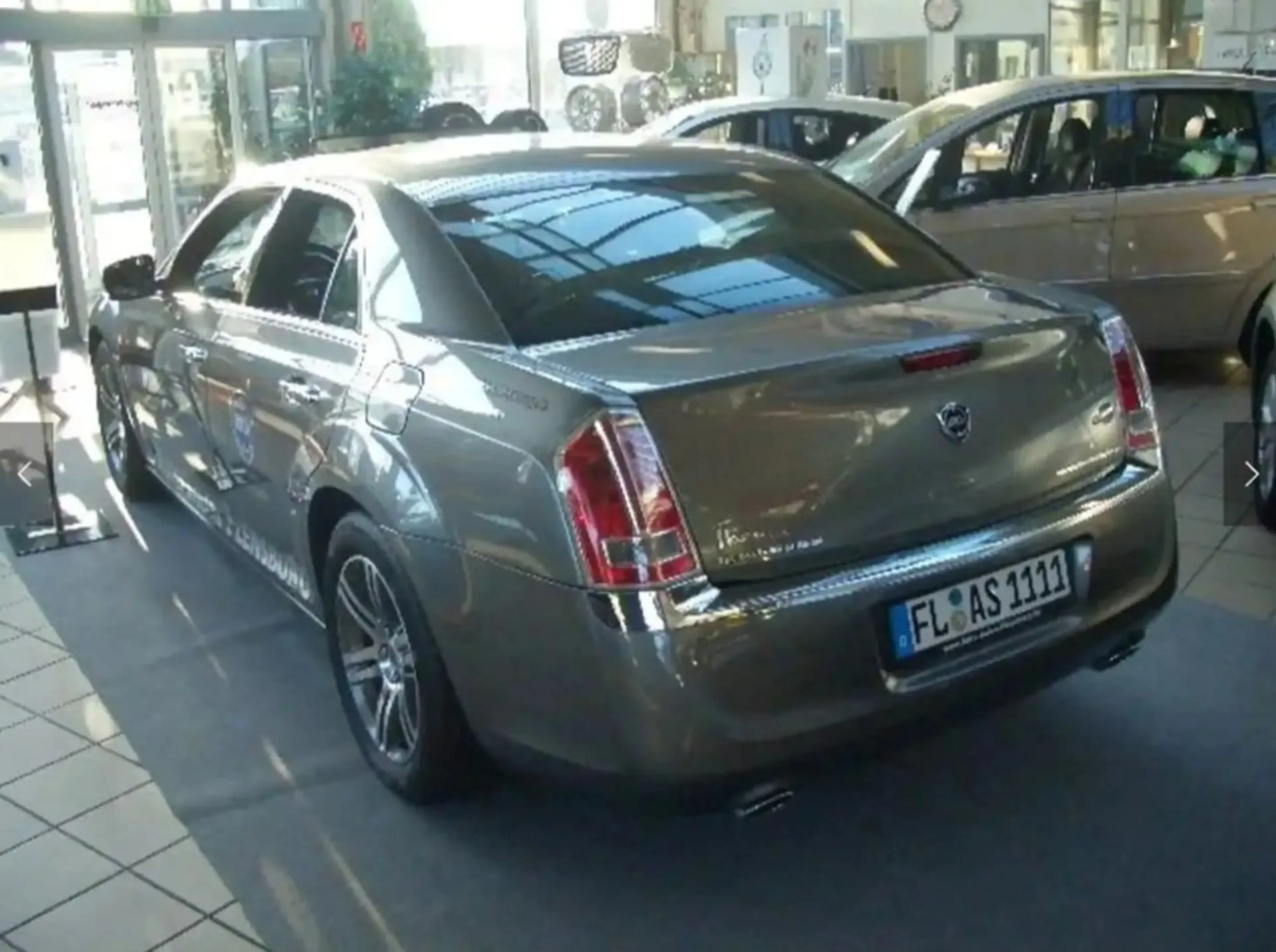 Lancia Thema Platinum 3.0 V6 Multijet *Navi*Leder*Pano* Voll* — photo 4
