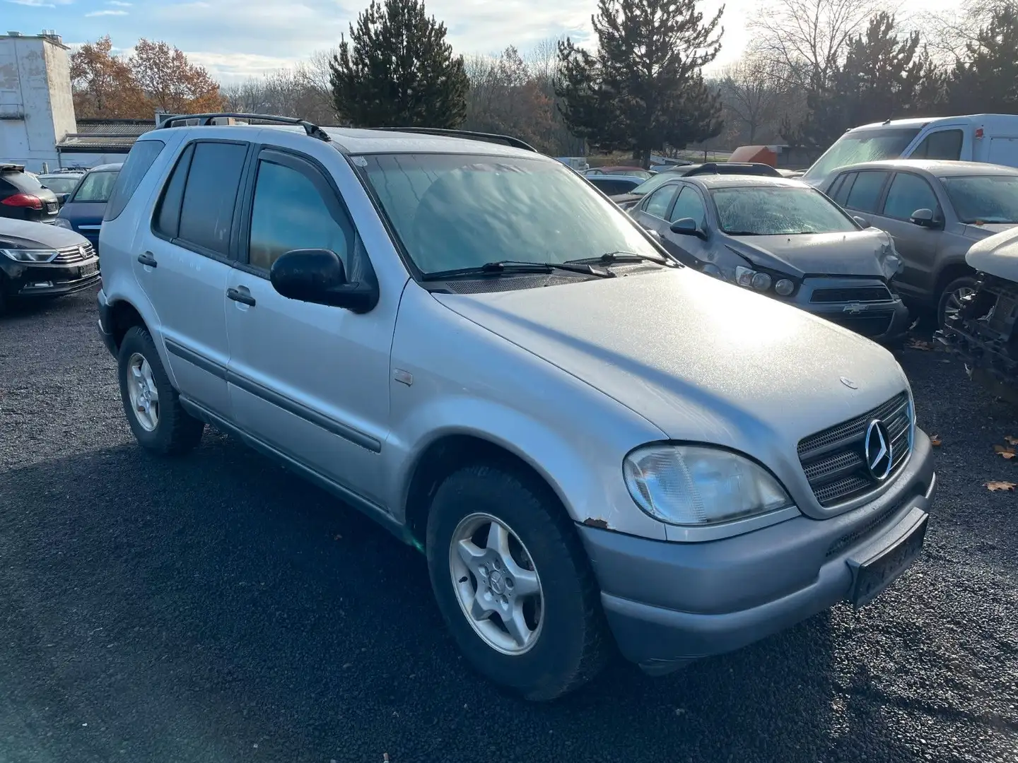Mercedes-Benz ML 270 ML -Klasse ML 270 CDI Срібний - 2