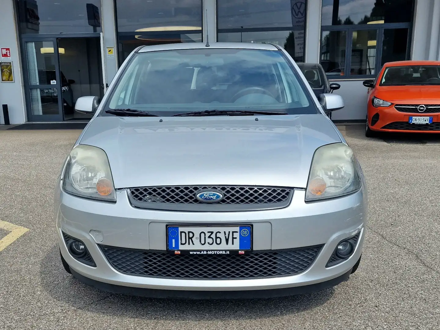 Ford Fiesta Fiesta 1.2 5p. Titanium Grau - 2