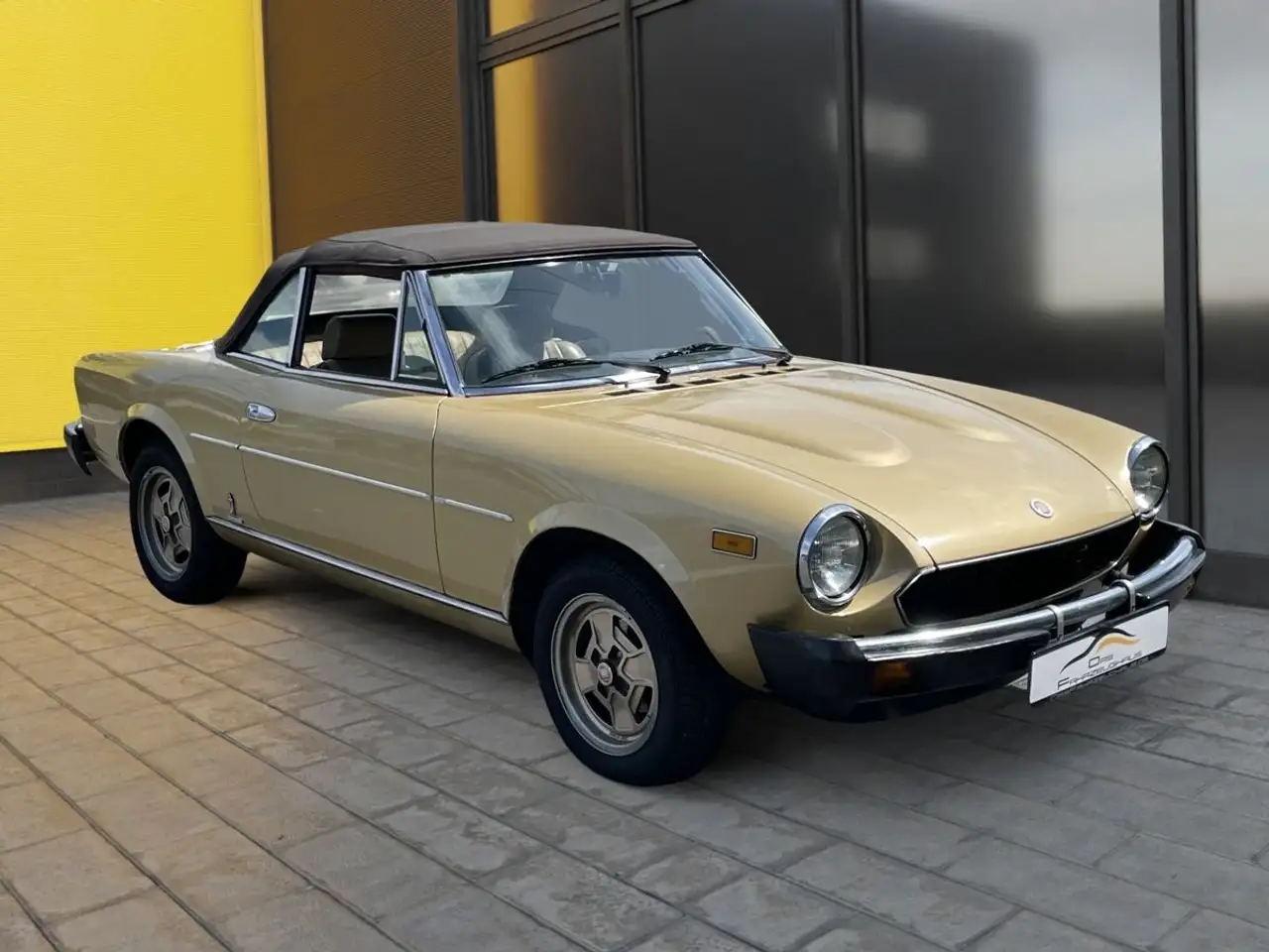 Fiat 124 Spider 2000, Sonderm50 J. Pininfarina570/999, foto 7