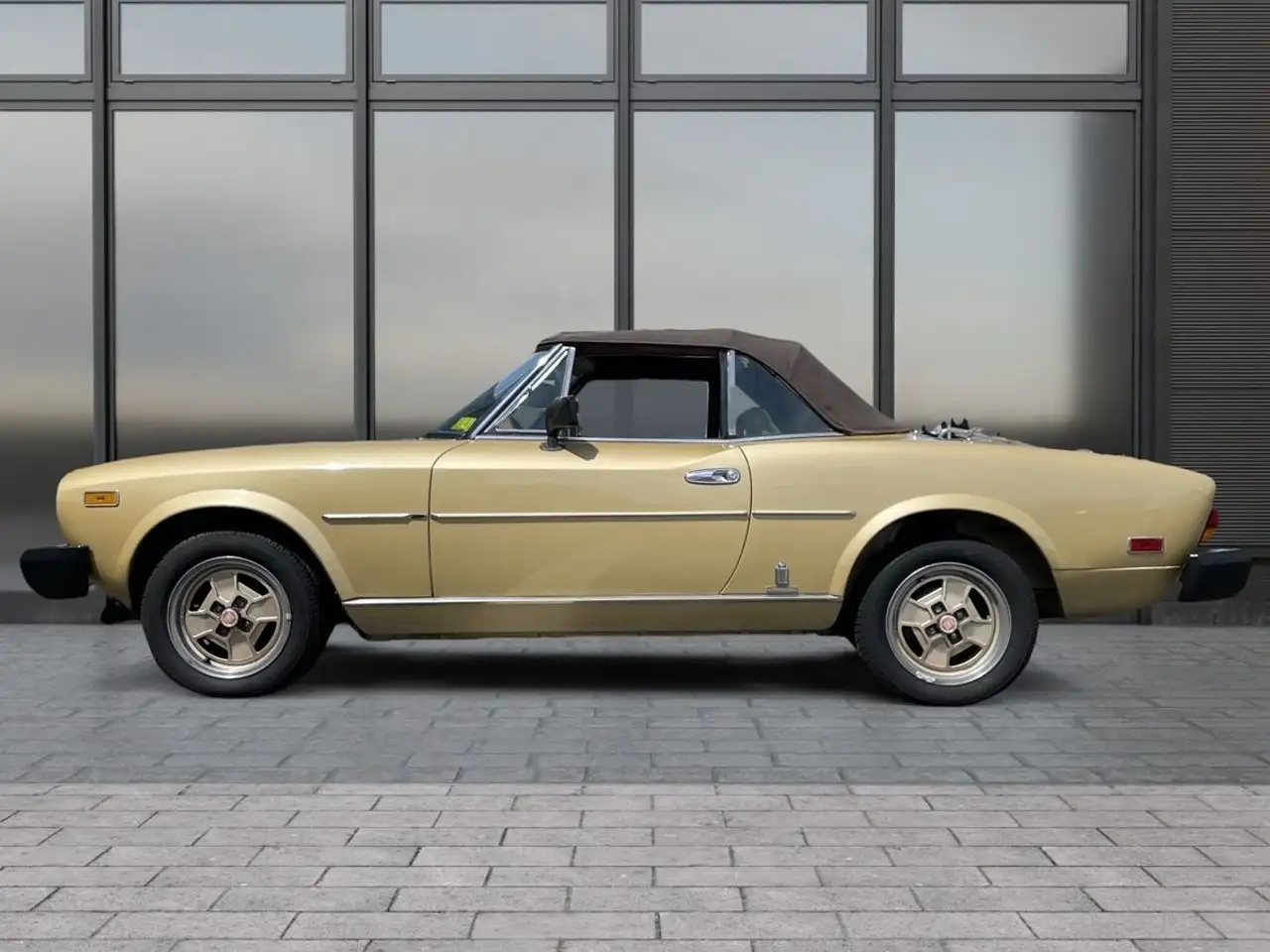 Fiat 124 Spider 2000, Sonderm50 J. Pininfarina570/999, foto 5