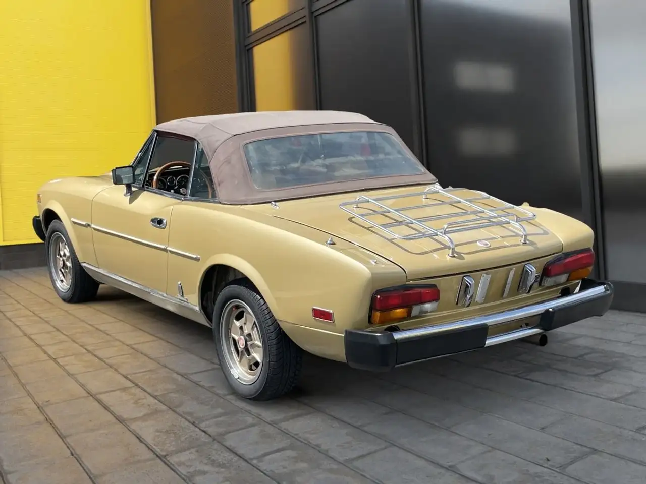 Fiat 124 Spider 2000, Sonderm50 J. Pininfarina570/999, foto 4
