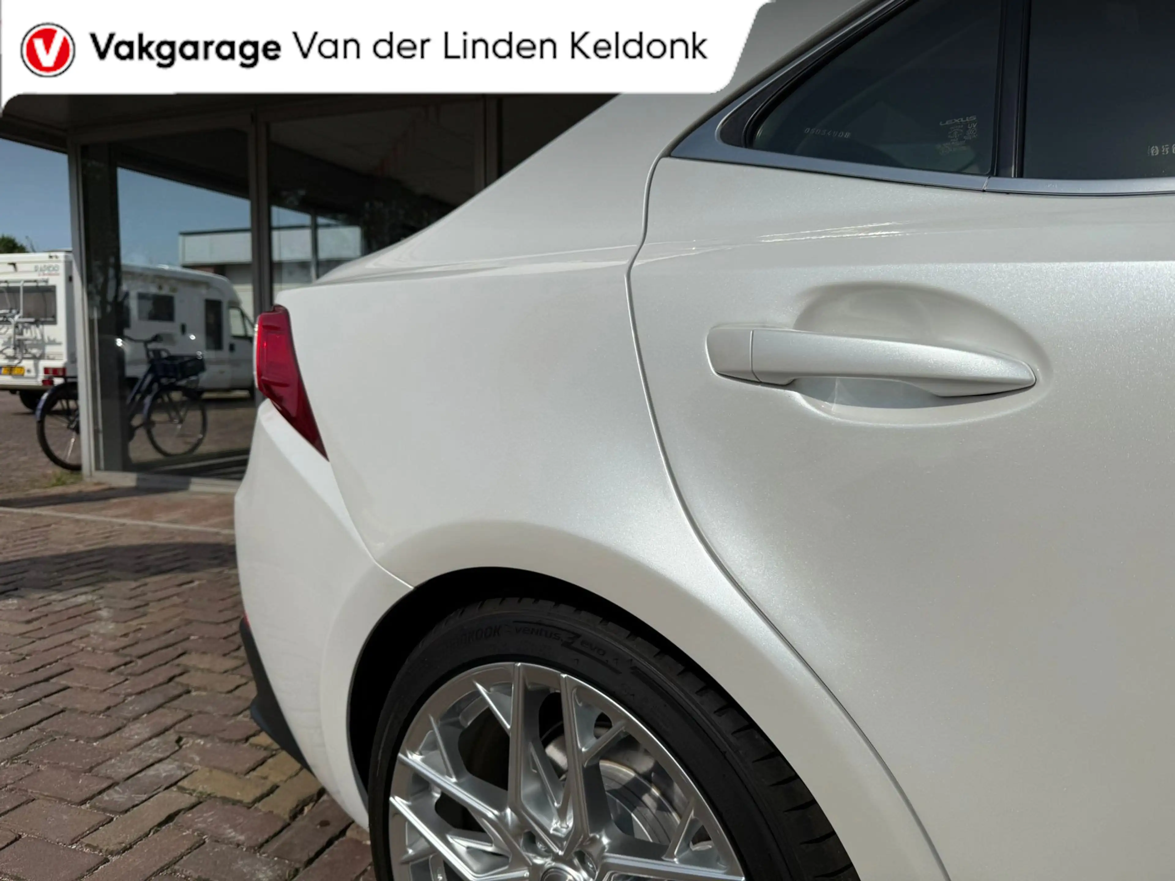 Lexus IS 300 300h Business 2.5 Hybr 2016 Cruise — photo 11