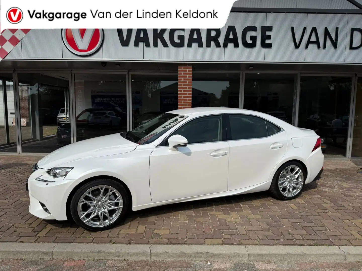 Lexus IS 300 300h Business 2.5 Hybr 2016 Cruise Weiß - 1