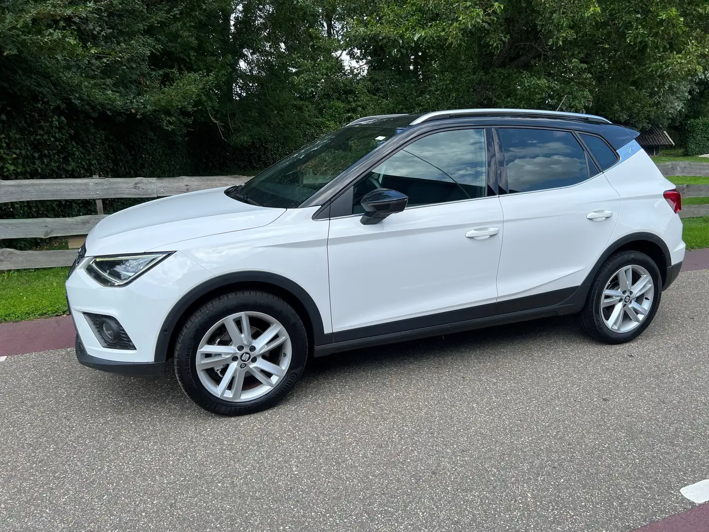 SEAT Arona 1.0 TSI FR Launch Edition Clima, PDC, Navi Weiß - 2