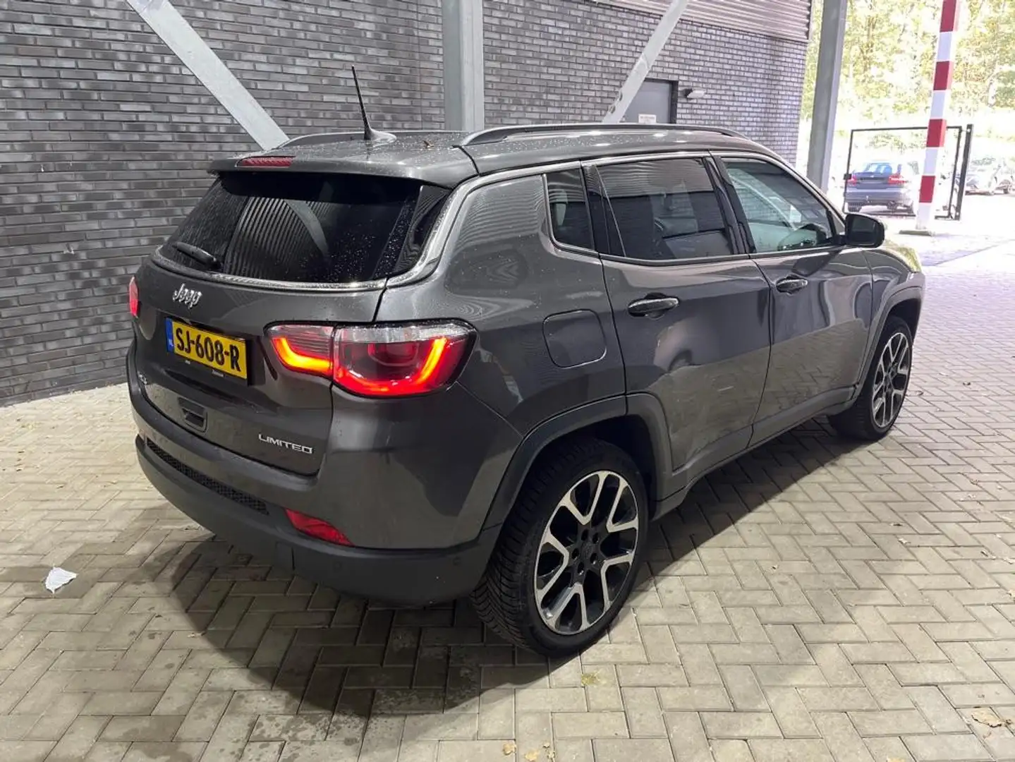 Jeep Compass 1.4 MultiAir Limited 4x4 | Automaat | Panoramadak Gris - 2