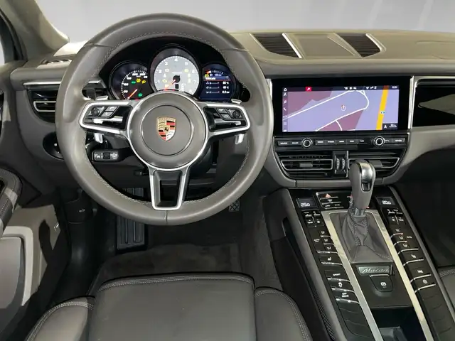 Porsche Macan view 5