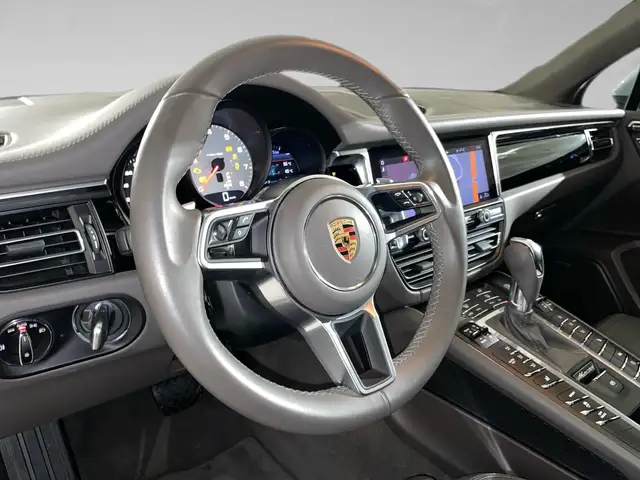 Porsche Macan view 7