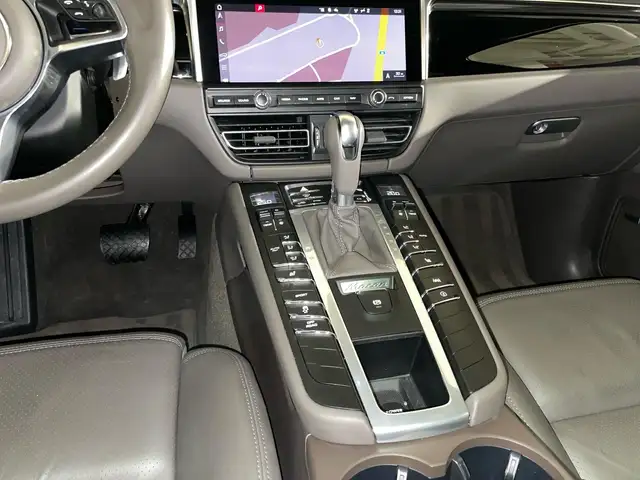 Porsche Macan view 9