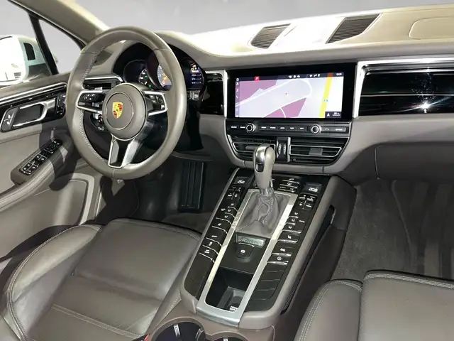 Porsche Macan view 6