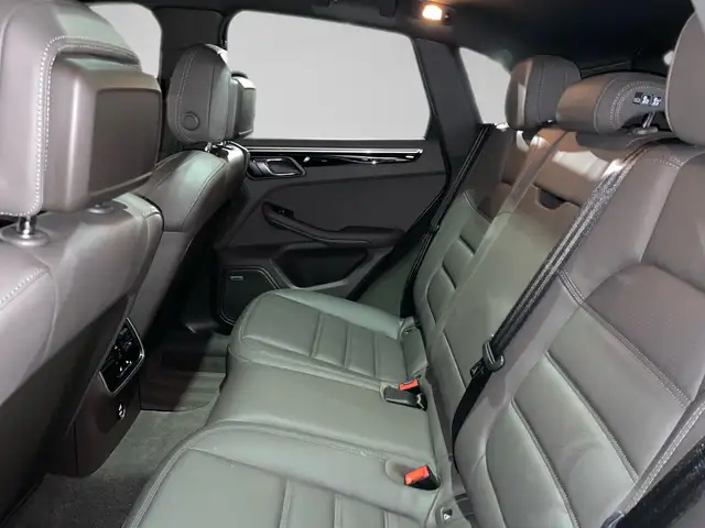 Porsche Macan view 10
