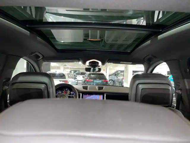 Porsche Macan view 13