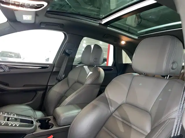 Porsche Macan view 12