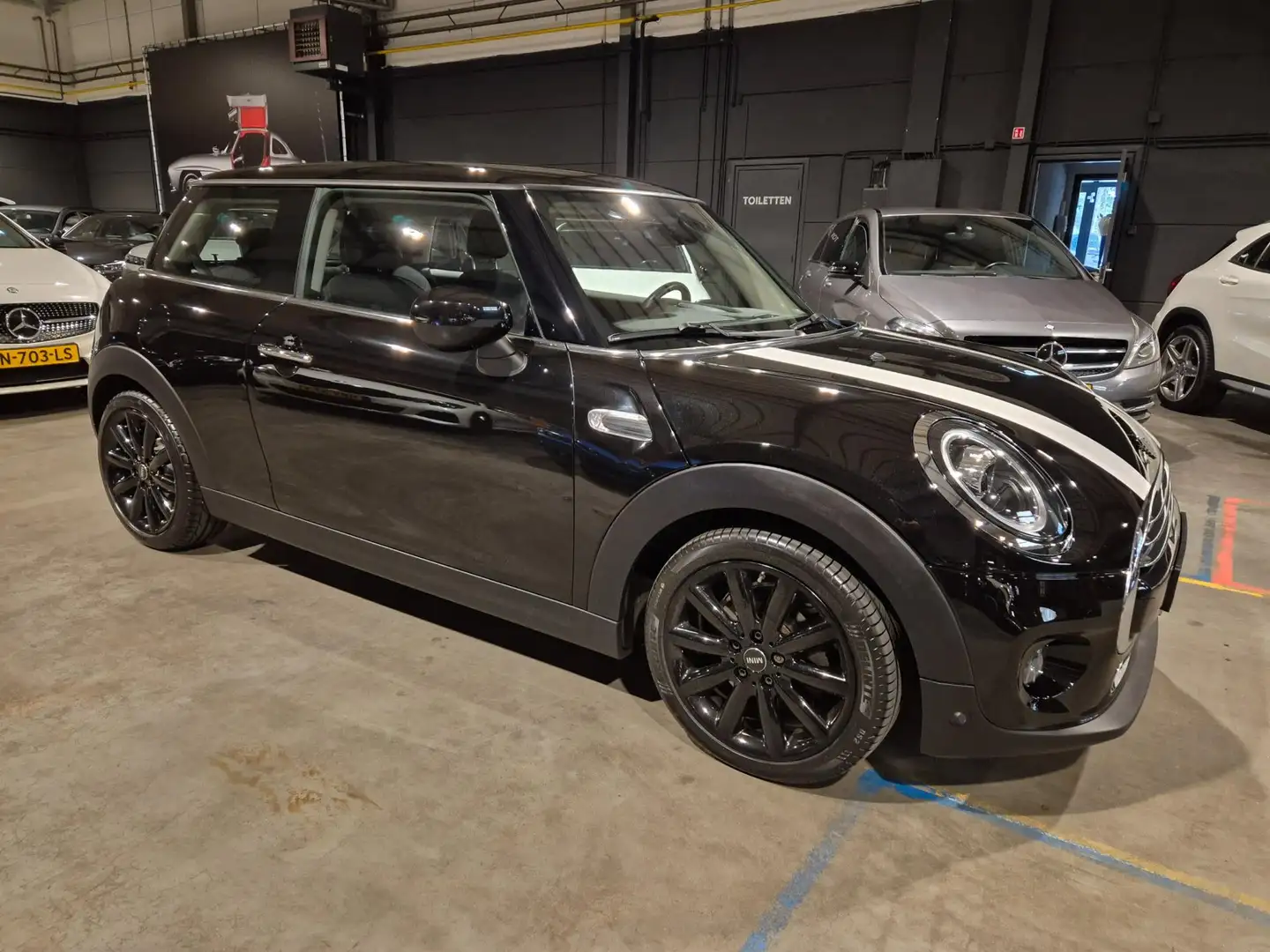 MINI Cooper Mini 1.5 Automaat - Navigatie - Cruise - Clima - S Zwart - 2