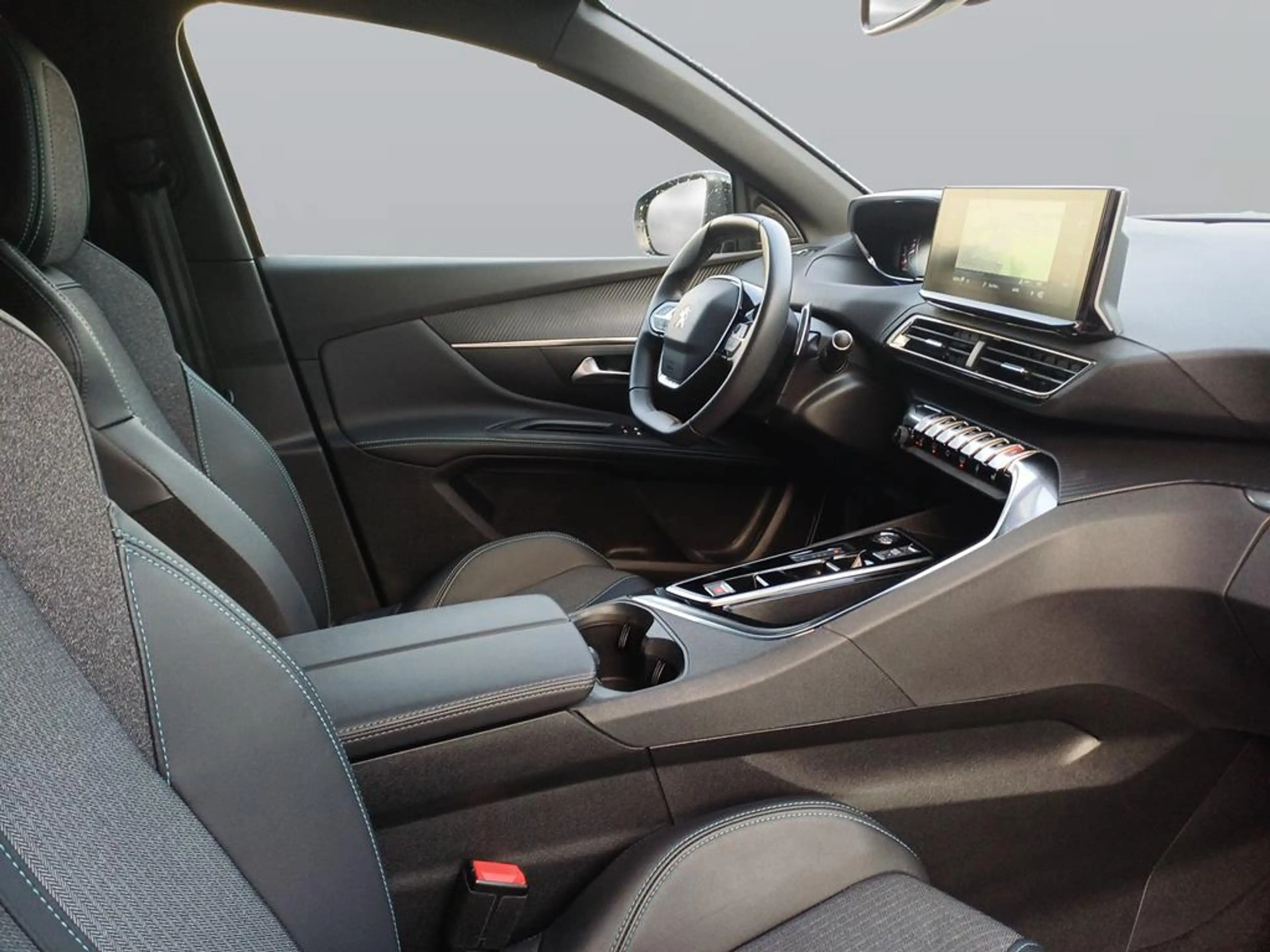 Peugeot 5008 Hybrid 136 Allure Pack — photo 11