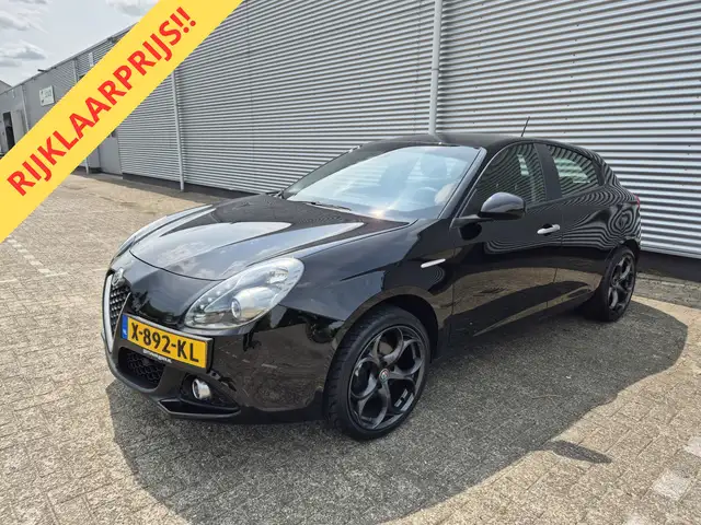 Alfa Romeo Giulietta 1.4 Turbo airco,cruisecontrol,navigatie,parkeersen