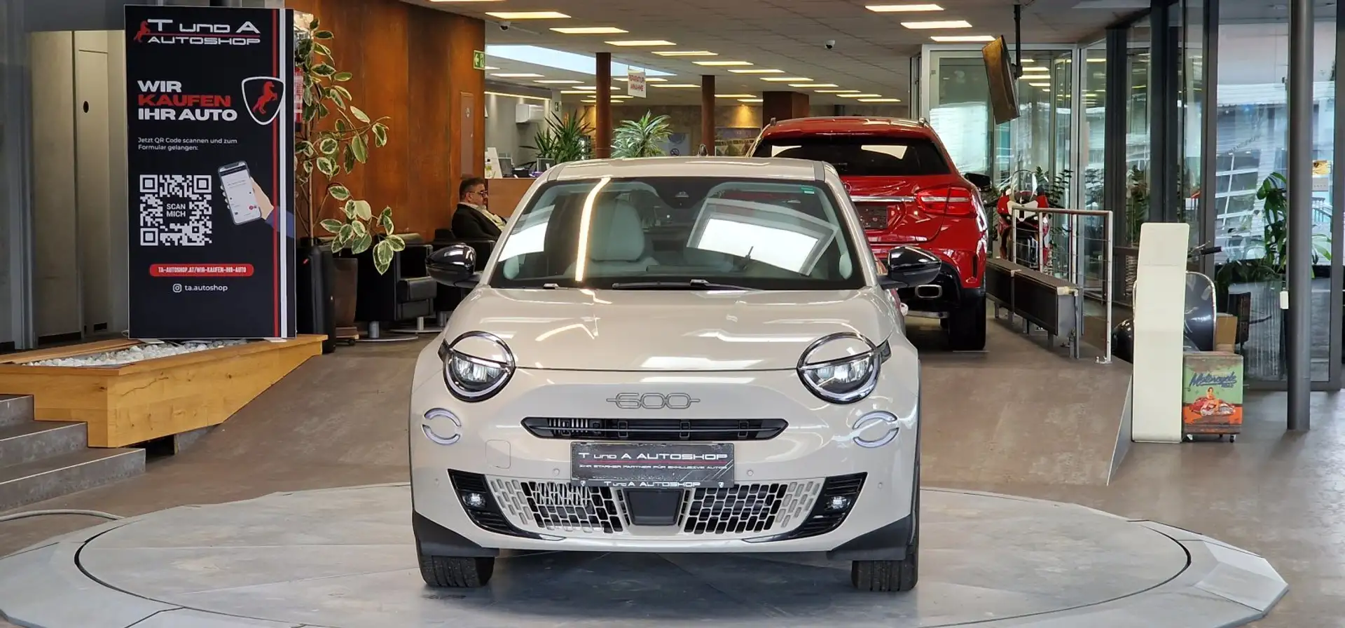 Fiat 600 Hybrid 100 1-Hand 6-Gang eDCT La Prima *360°*Navi* Grau - 2