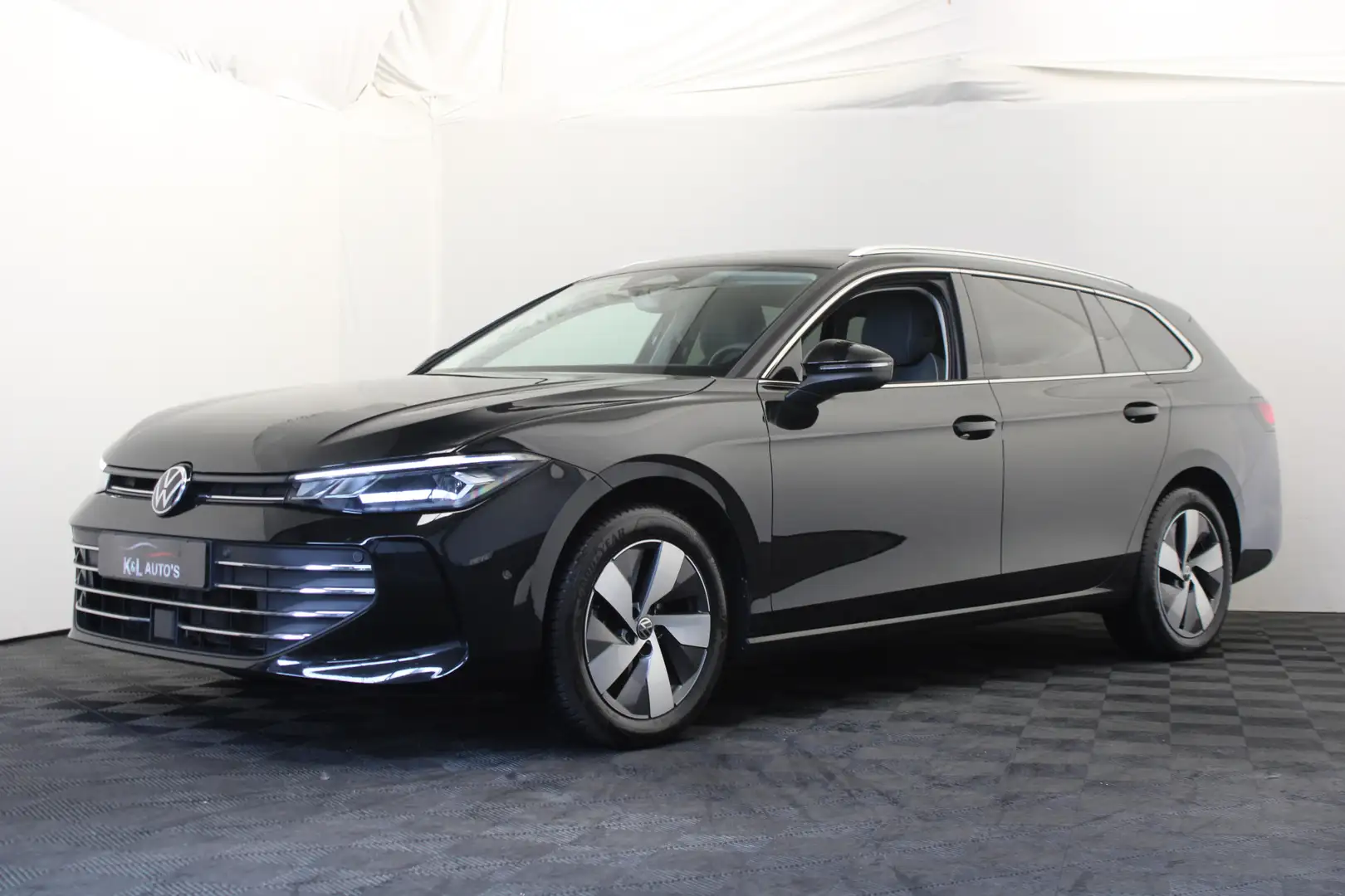Volkswagen Passat Variant 1.5 eTSI Business Schwarz - 1