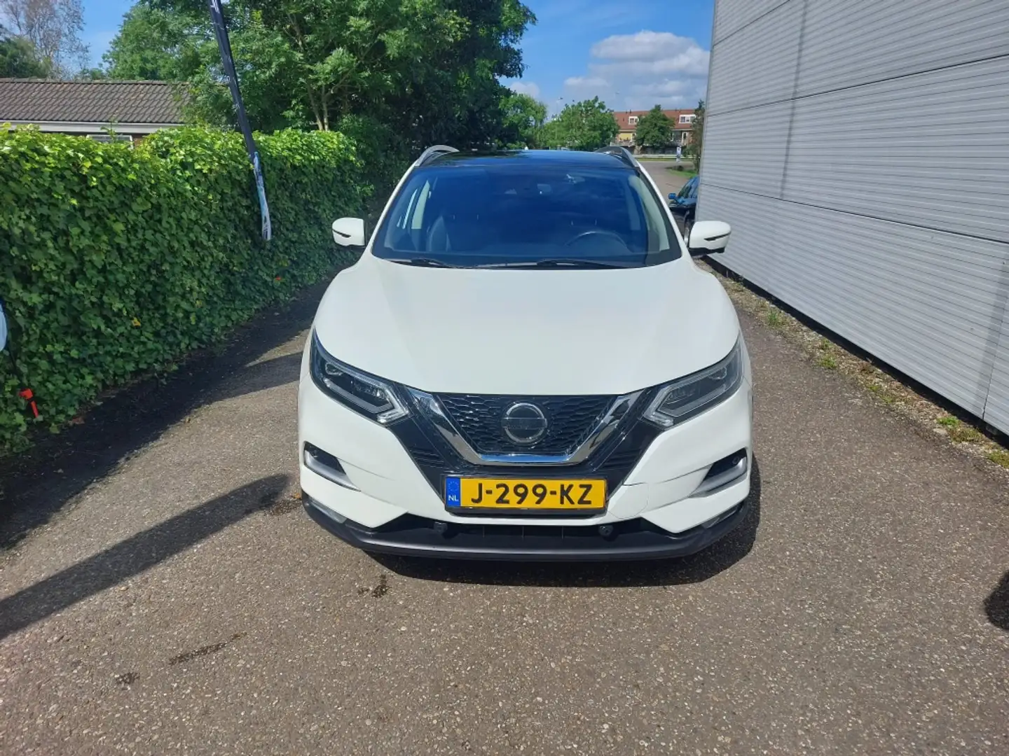 Nissan Qashqai 1.3 DIG-T Bus. Ed. Blanc - 2
