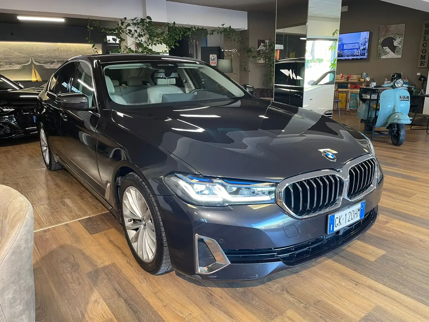 BMW 530 530d mhev 48V xdrive Luxury auto Grigio - 2