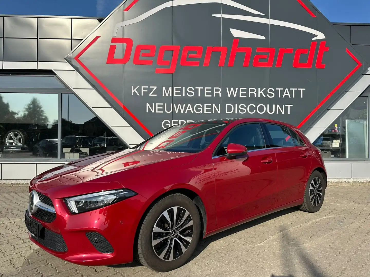 Mercedes-Benz A 180 A -Klasse A 180 d LED ACC NAVI KAMERA Rot - 1