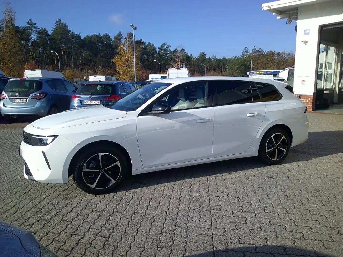 Opel Astra Sports Tourer 1.2 Turbo Edition Weiß - 2