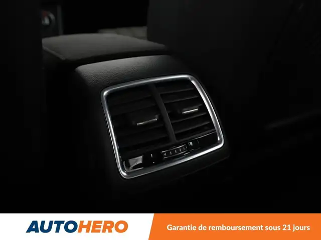 Audi Q3 view 14