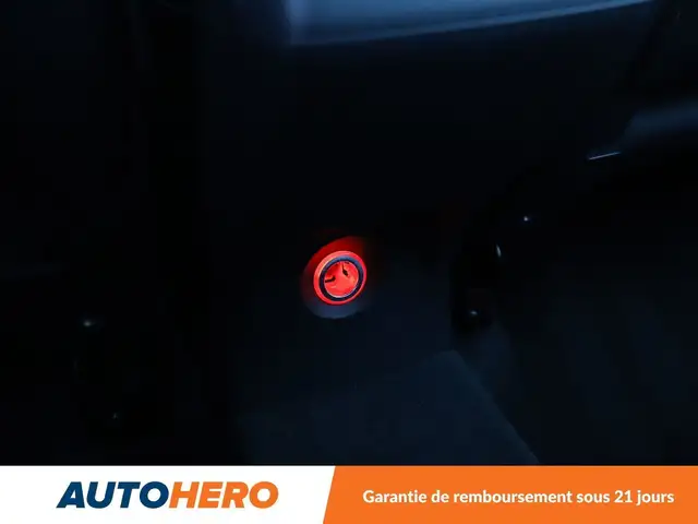 Audi Q3 view 15