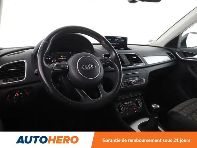 Audi Q3 view 11