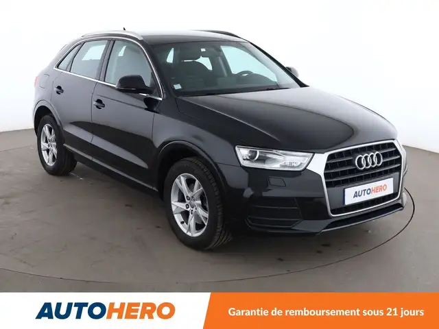 Audi Q3 view 8