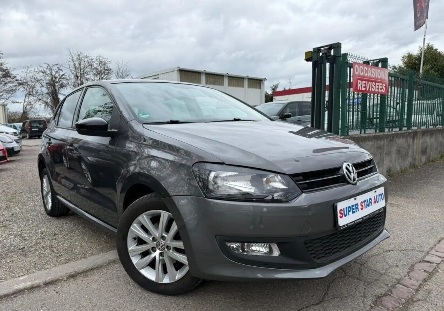Volkswagen Polo V 1.2l TSI 105CV STYLE DSG7 5P 1ERE MAIN Grau - 1