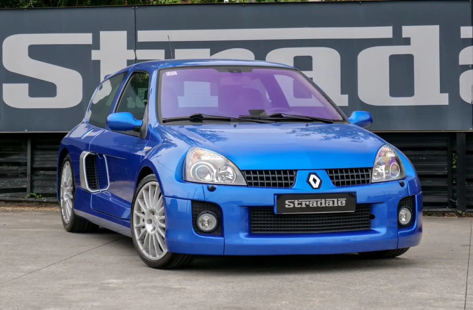 Renault Clio 3.0 V6 Sport Bleu - 1