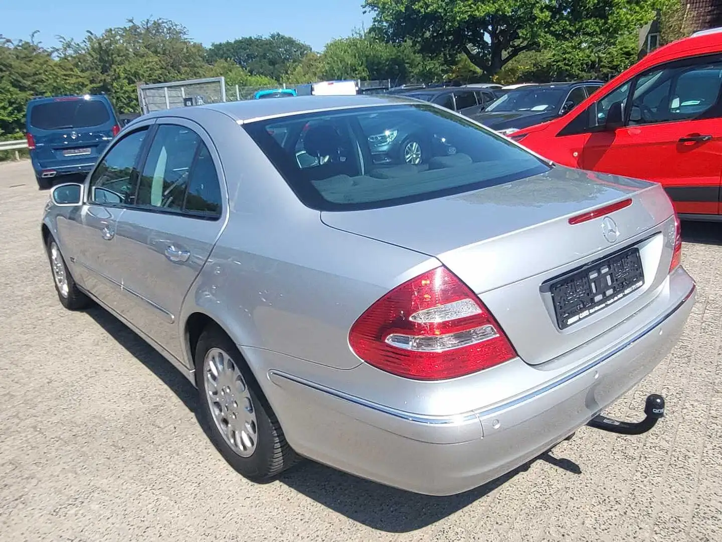 Mercedes-Benz E 240 Elegance Silber - 2