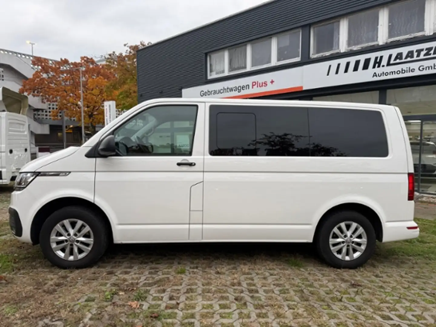 Volkswagen T6.1 Multivan .1 Family TDI DSG Standhz AHK Kam Weiß - 2