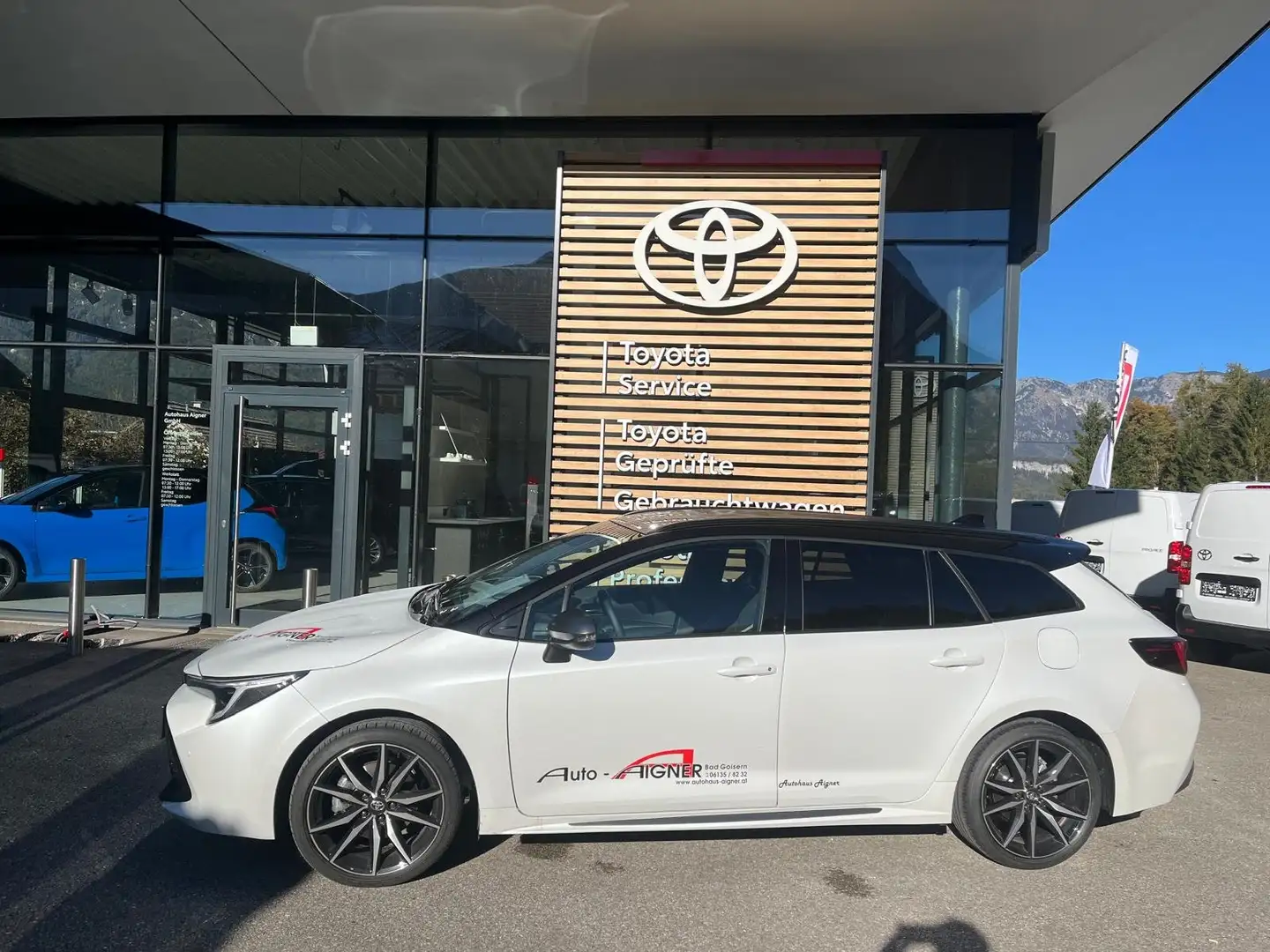 Toyota Corolla 2,0 Touring Sports Hybrid GR-S Weiß - 1