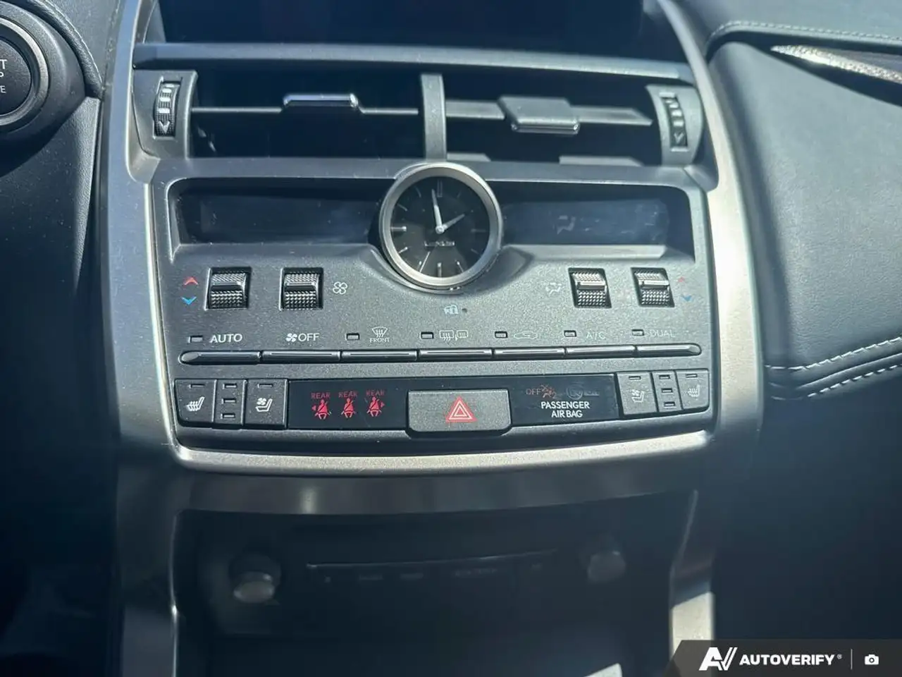 Lexus NX снимка Lexus NX