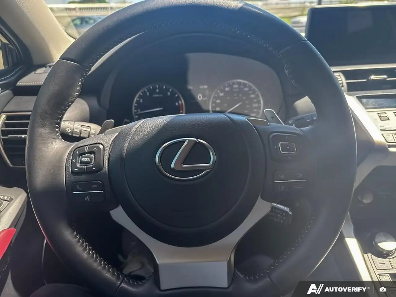 Lexus NX снимка Lexus NX