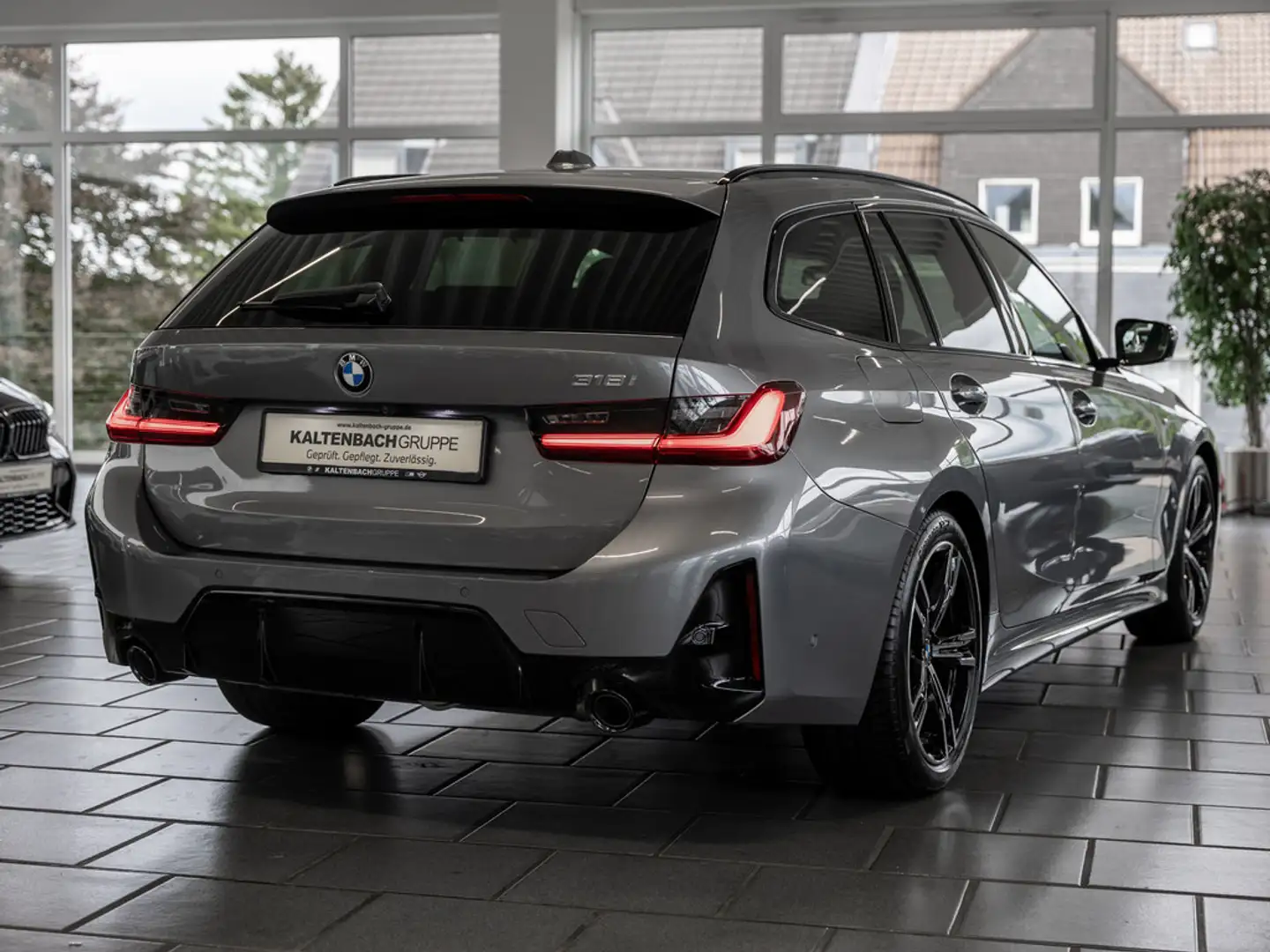 BMW 318 i Touring M-Sport FACEL. PANO AHK HUD 360° Gris - 2