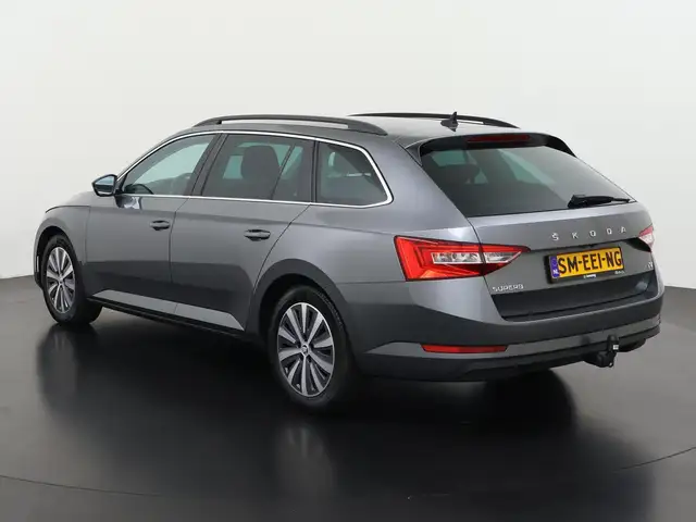 Skoda Superb view 8