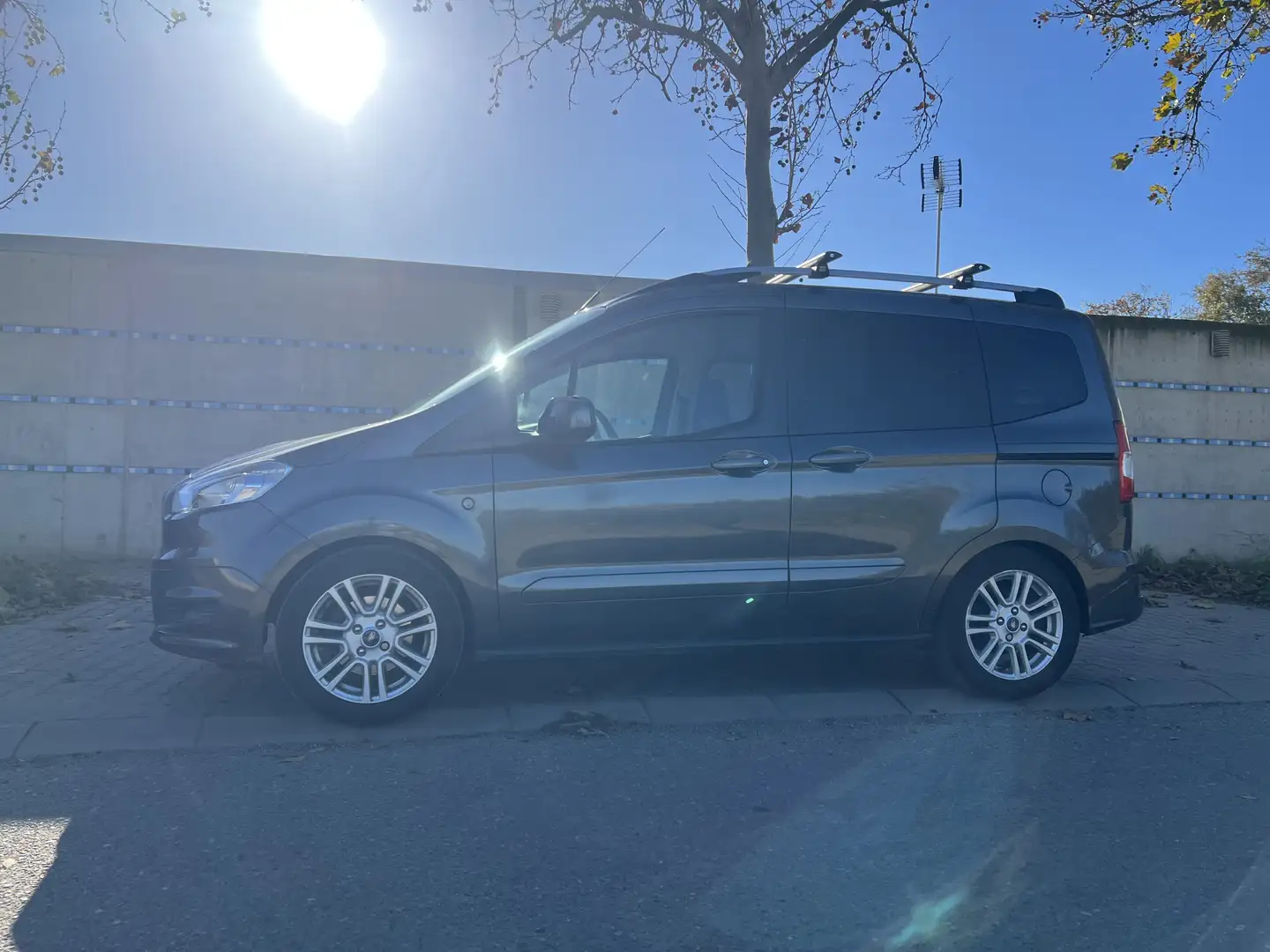 Ford Tourneo Courier 1.0 Ecoboost Titanium - 2