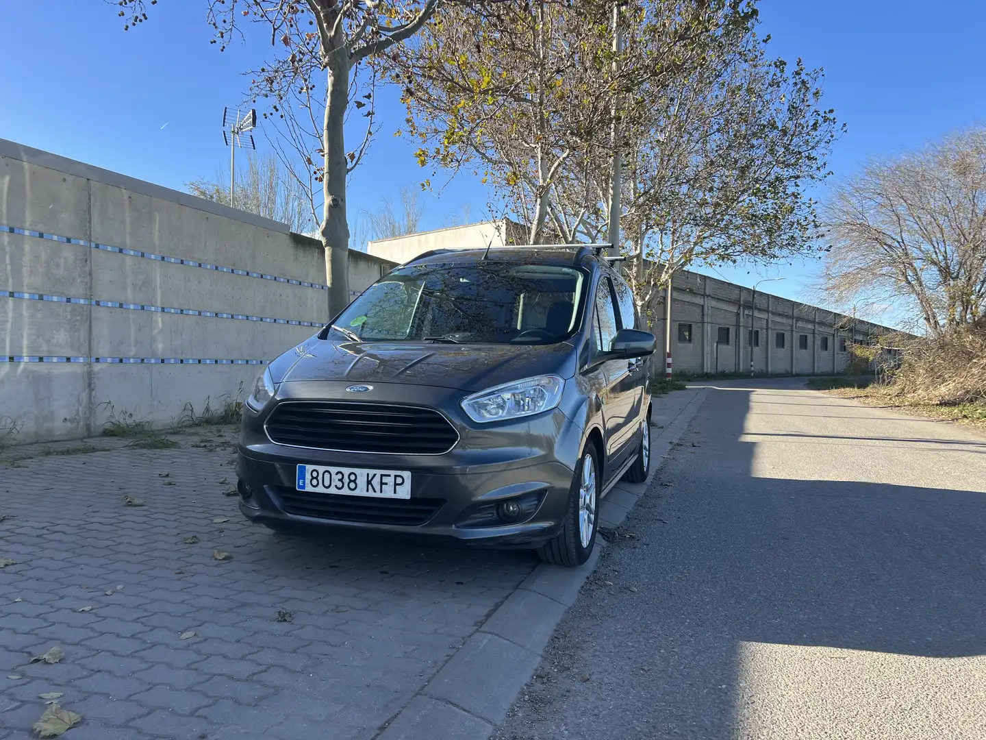 Ford Tourneo Courier 1.0 Ecoboost Titanium - 1