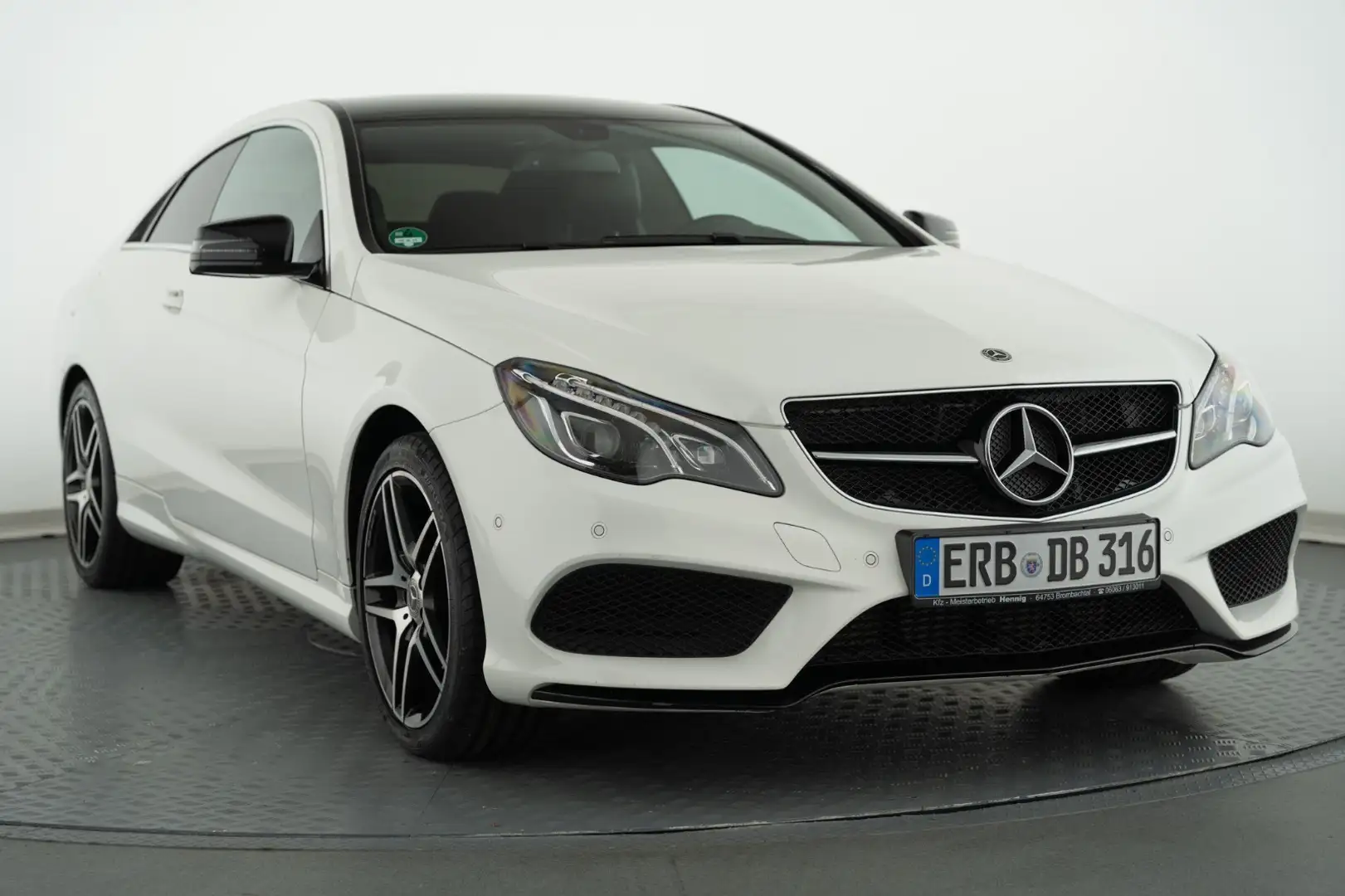 Mercedes-Benz E 200 Coupe - 1