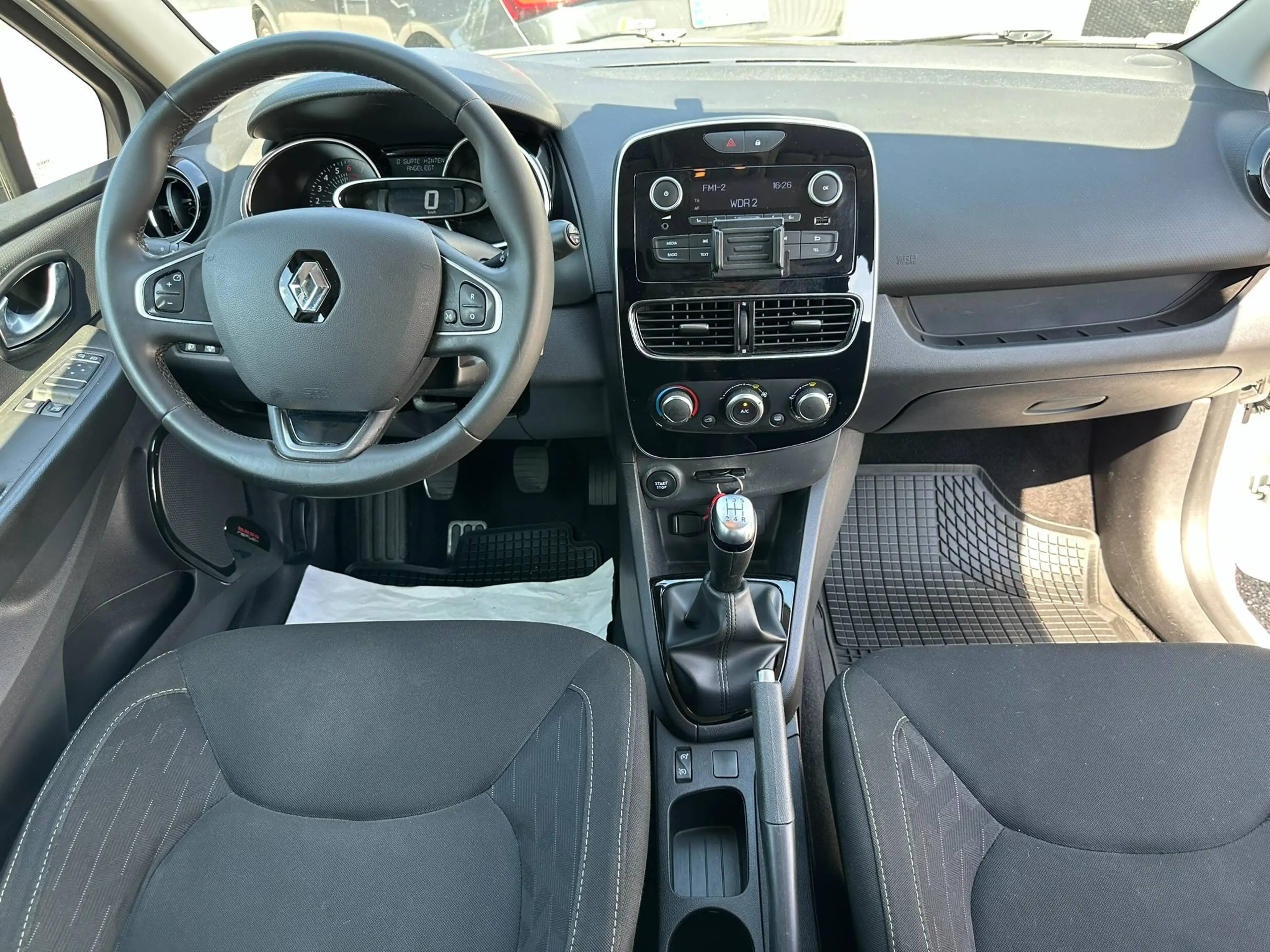 Renault Clio Limited Edition — photo 13