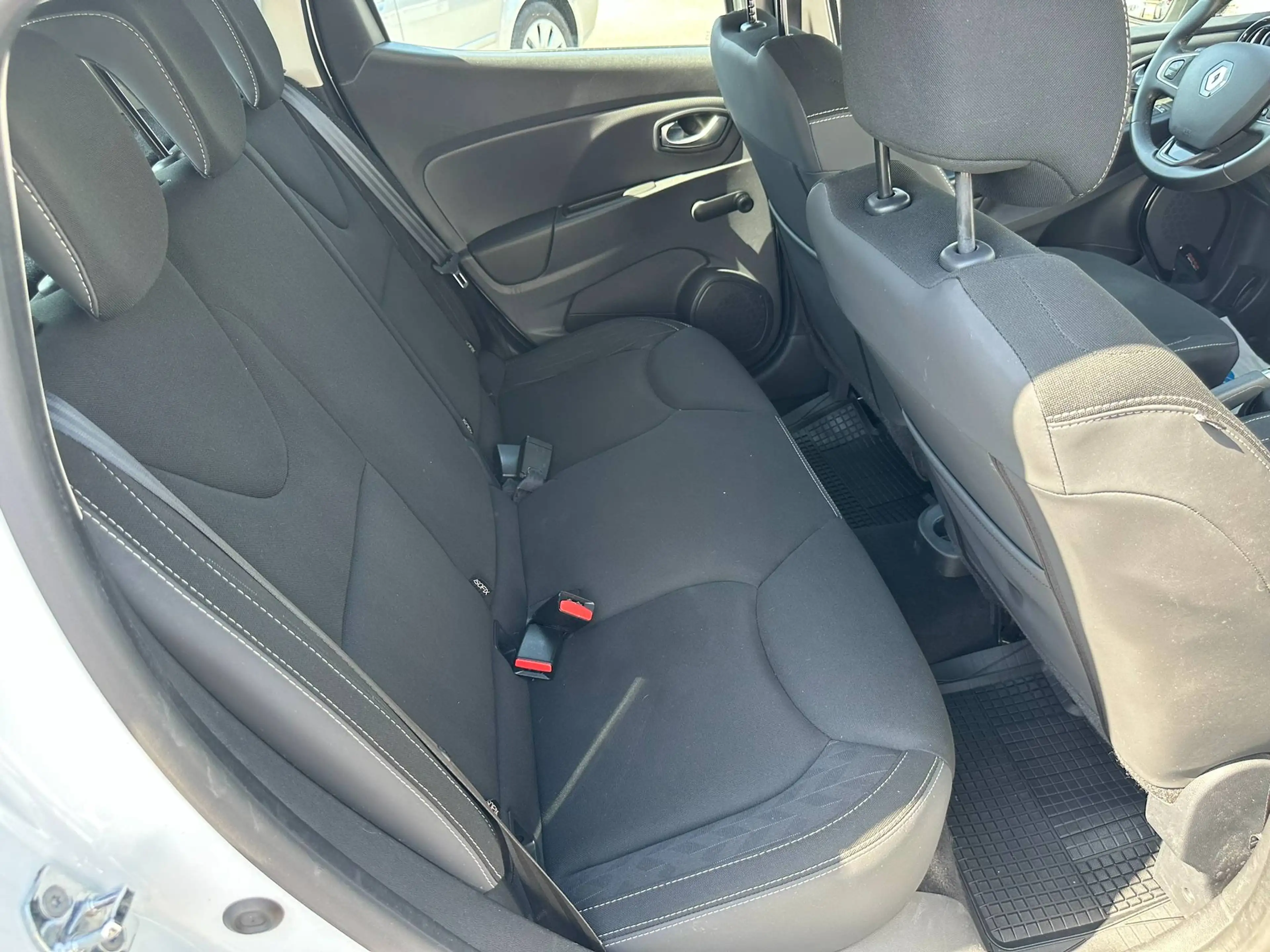 Renault Clio Limited Edition — photo 12