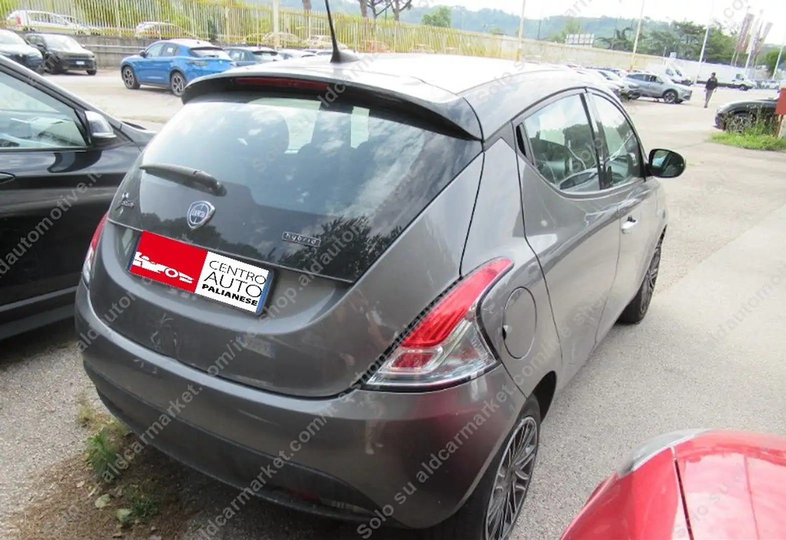 Lancia Ypsilon Ypsilon 1.0 firefly hybrid Silver Plus s * Gris - 2