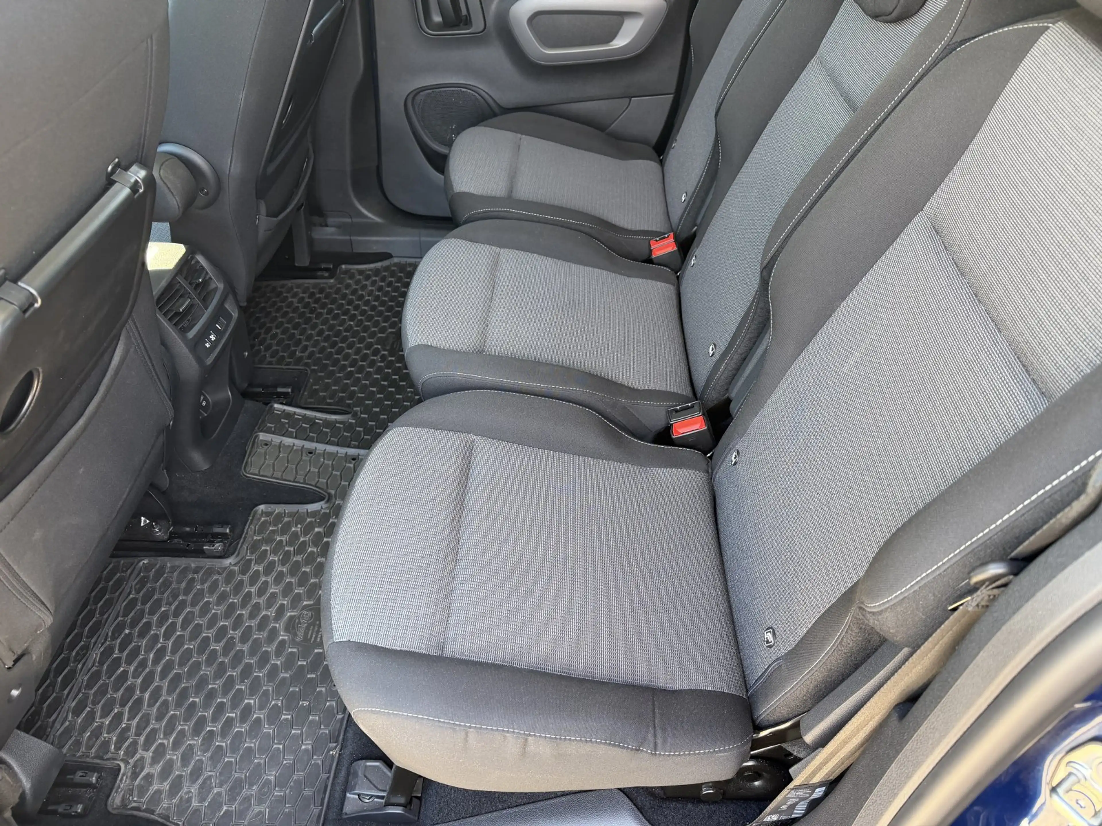 Toyota Proace City Verso  L1 Team Deutschland / Panoramadach — photo 11