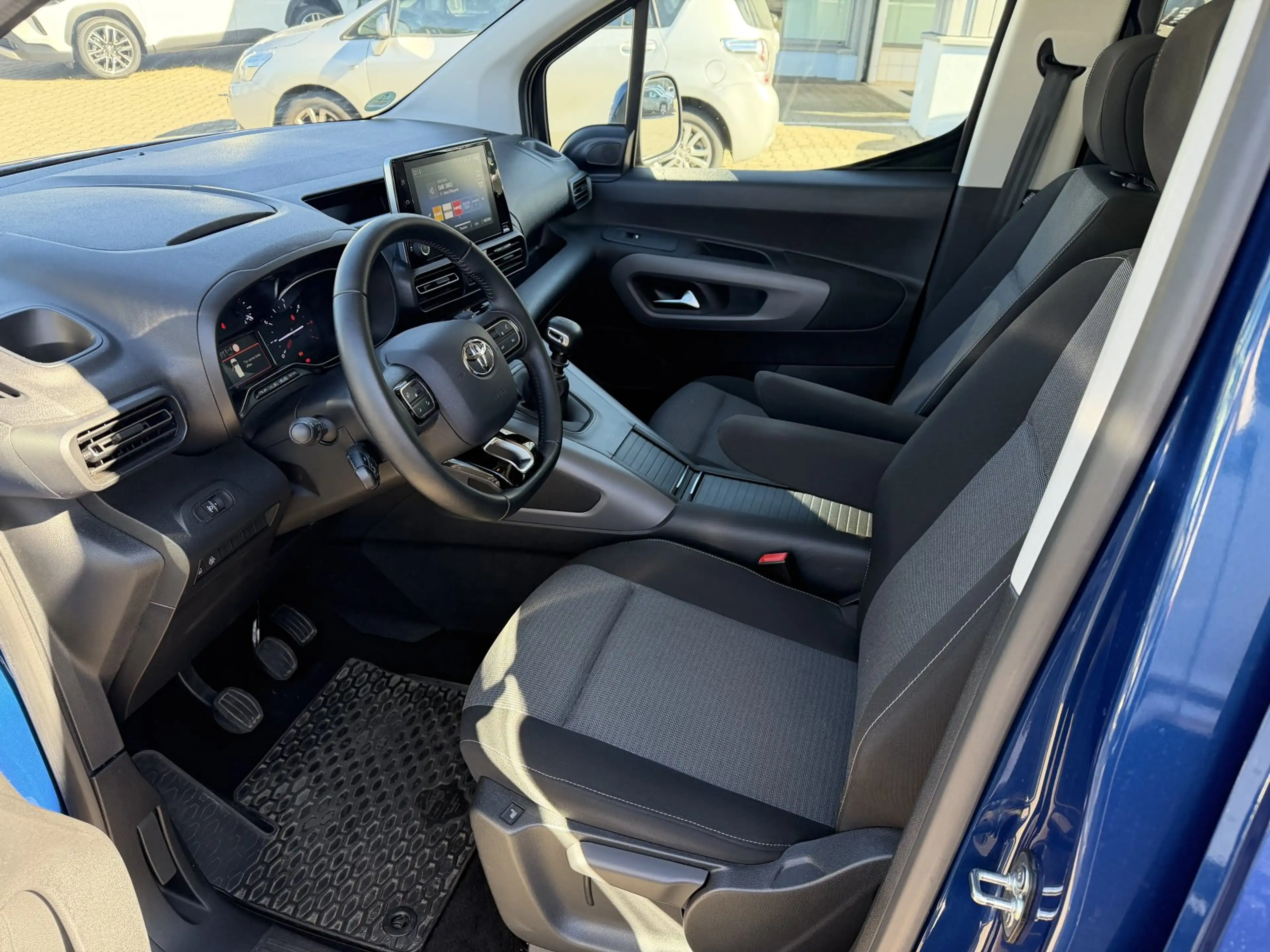 Toyota Proace City Verso  L1 Team Deutschland / Panoramadach — photo 14