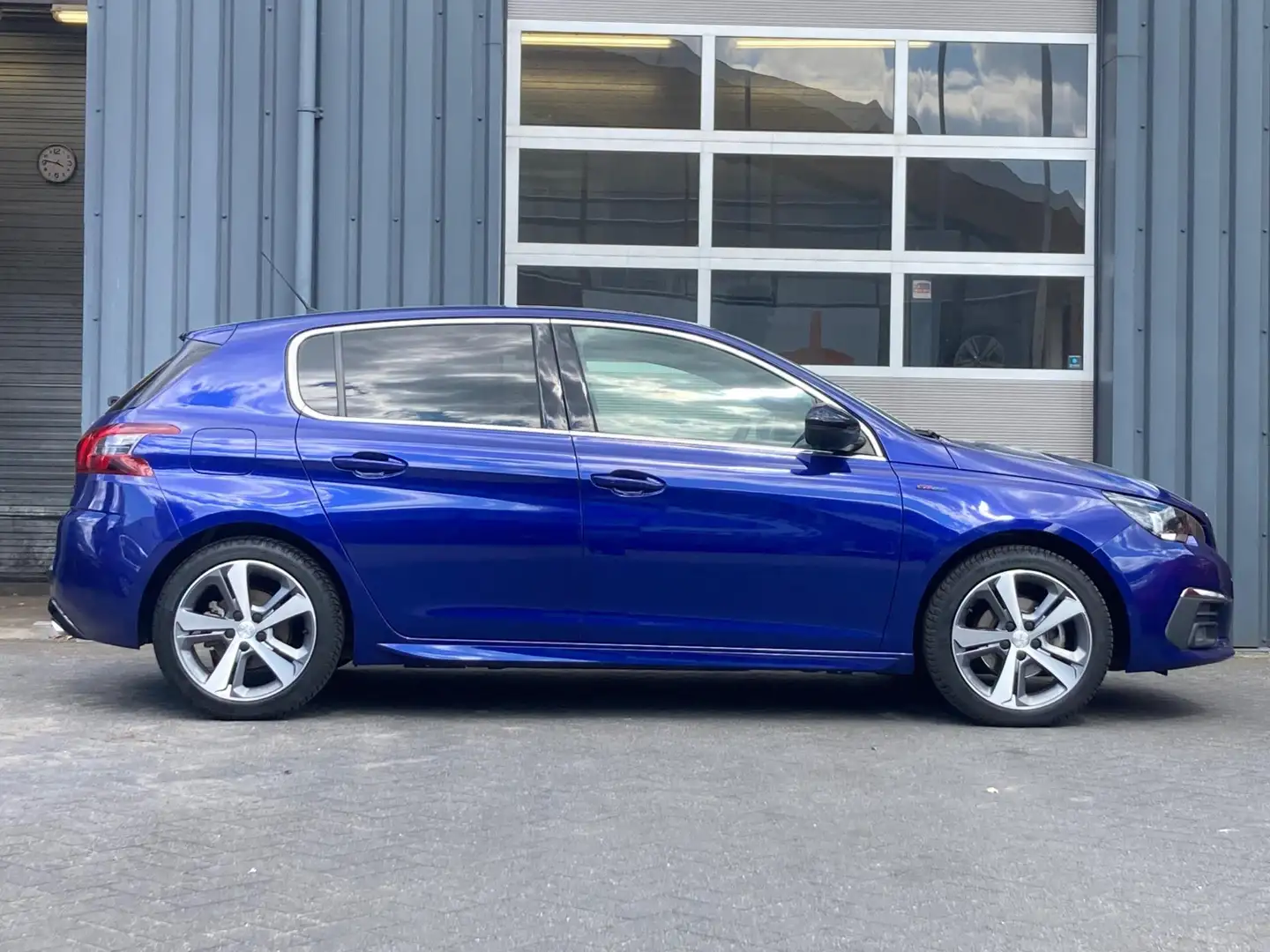 Peugeot 308 1.2 PureTech GT-line Camera Navi Panodak Led Clima Blauw - 2