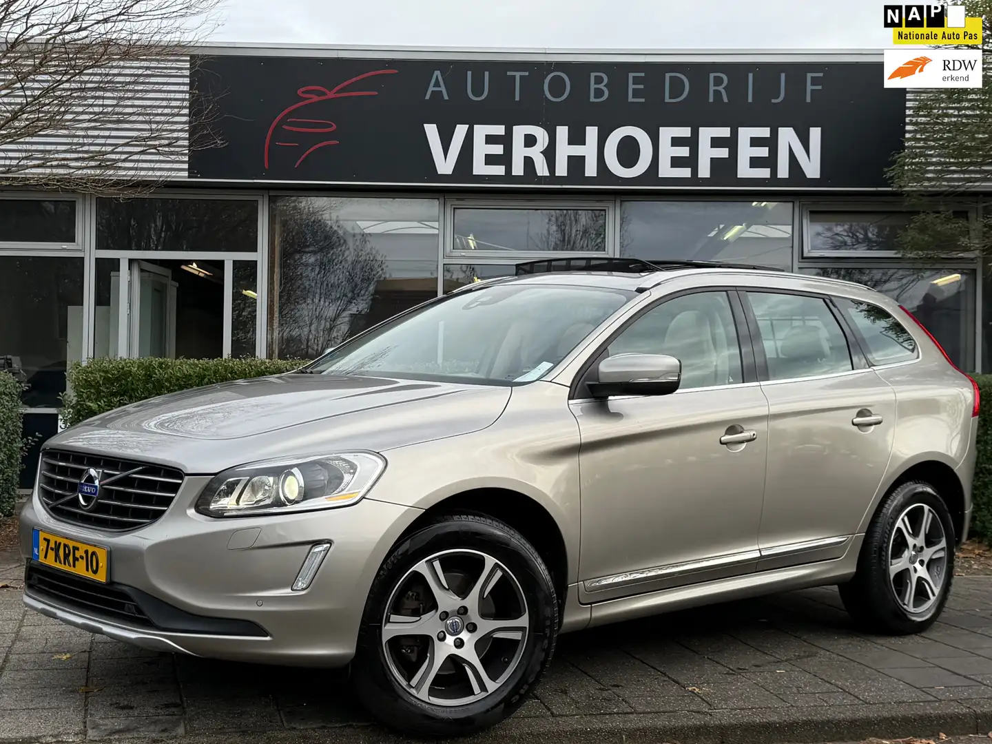 Volvo XC60 2.4 D5 Summum - PANORAMADAK - AUTOMAAT - STOEL VER Grijs - 1